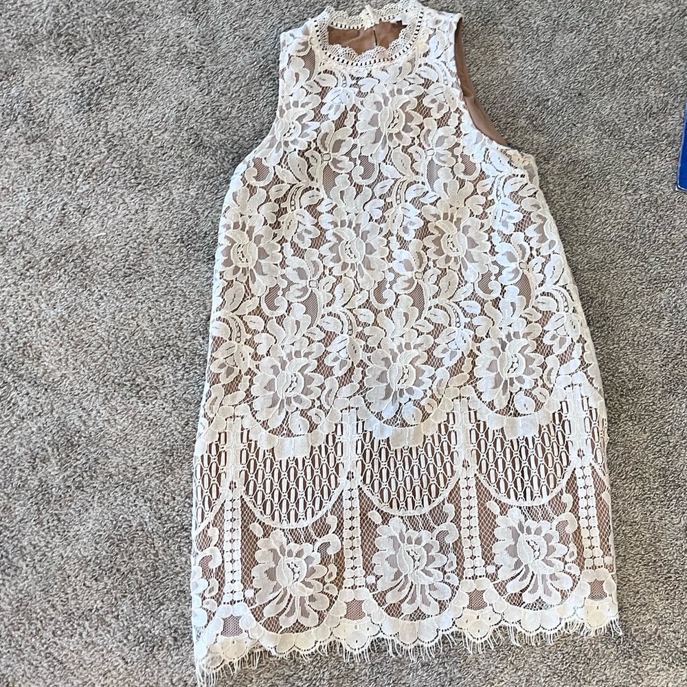 M White lace dress w/moth tan/nude slip built in